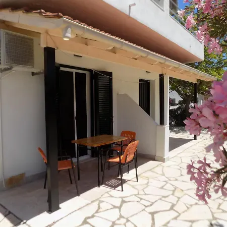 Appartement Elli - Nikos *
