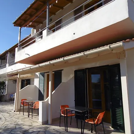 Elli - Nikos Apartment Ipsos